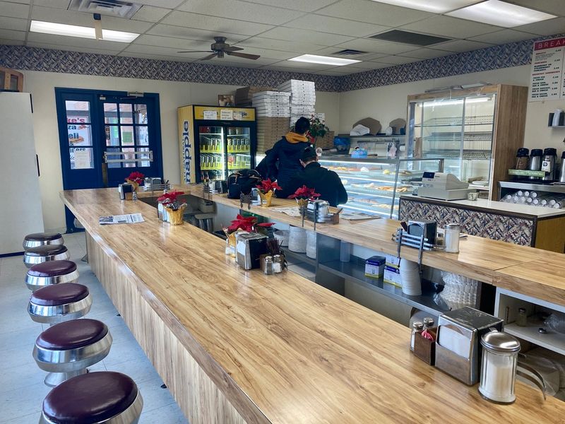 Luke's Donut Shop, Avon 