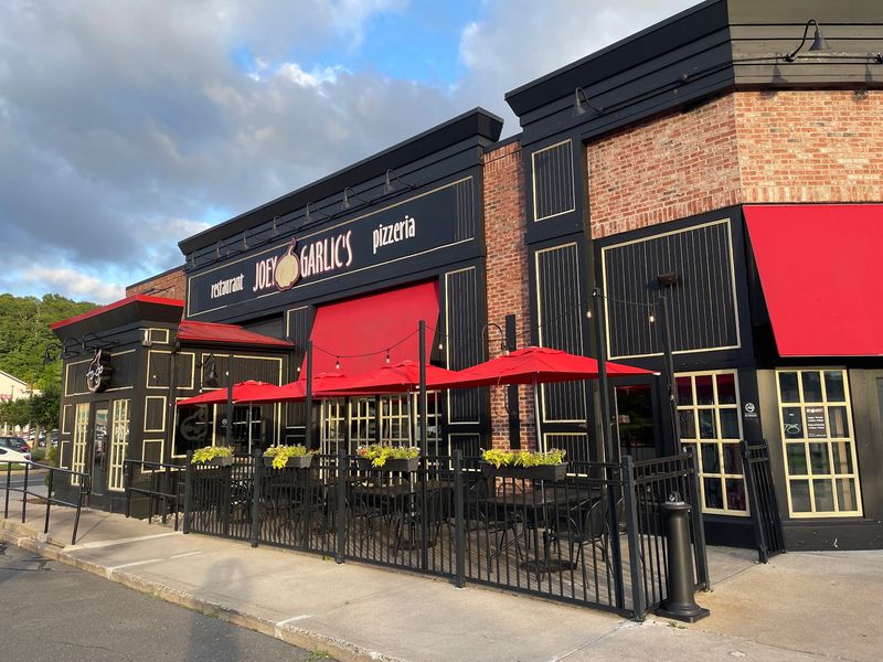 Joey Garlic's Newington, Newington 
