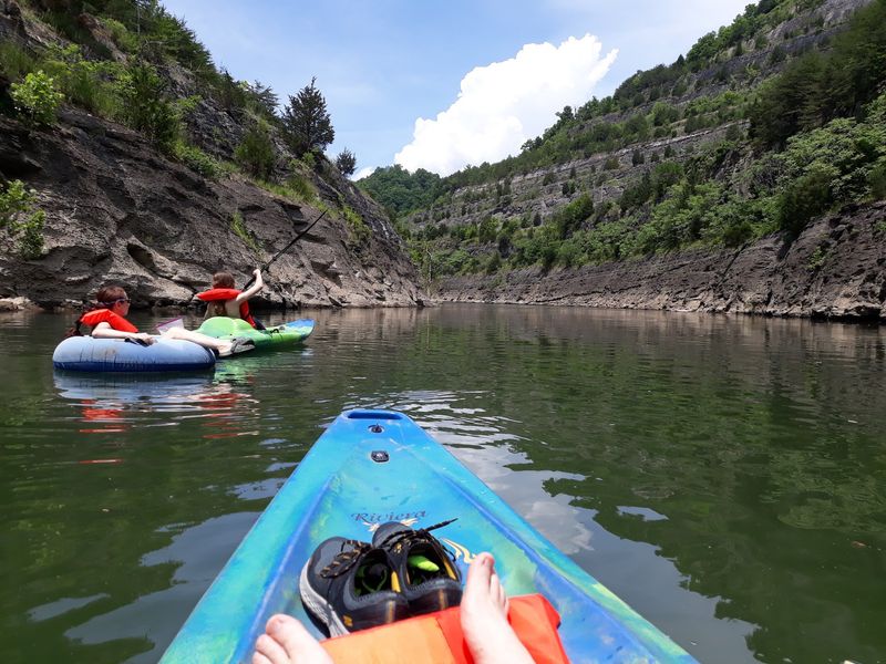 This Quiet Kentucky Mountain Town Is Becoming A Dreamy Late Summer Escape - Decor Hint Fishtrap Lake And Cool Mountain Water