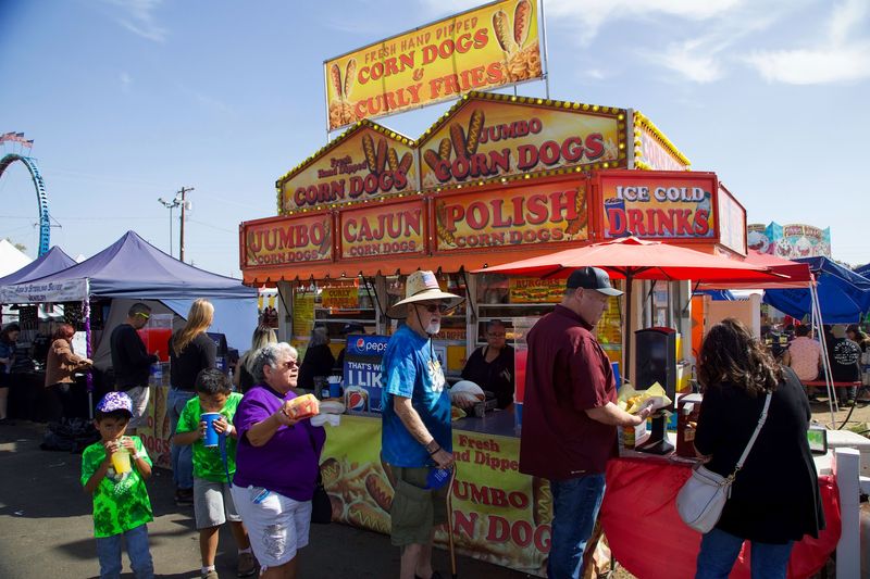 This Nearly 90-Year-Old California Grape Festival Returns With Carnival Rides And Four Days Of Fun - Decor Hint Browse Food Stands And Festival Vendors