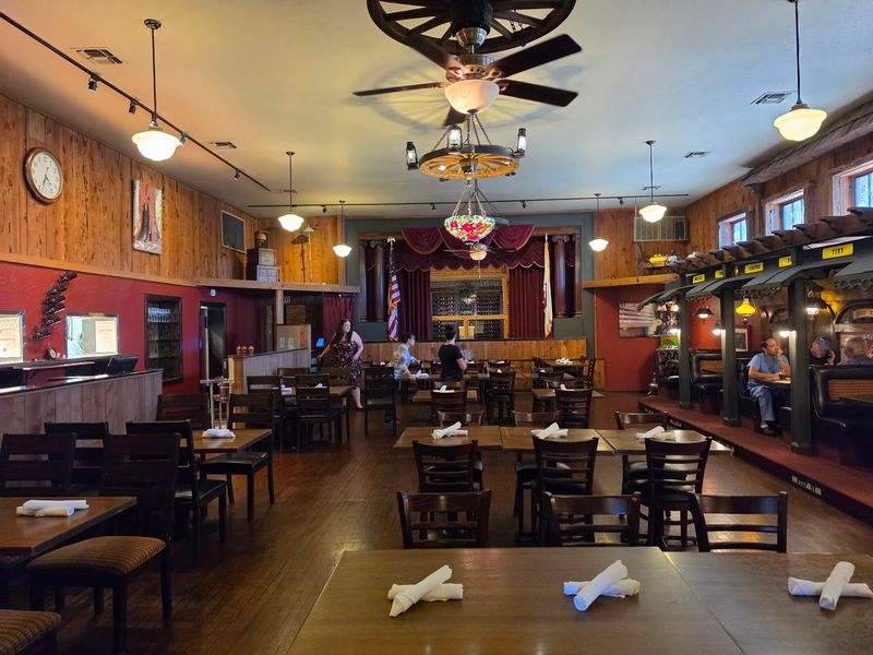 School House Restaurant and Tavern, Sanger