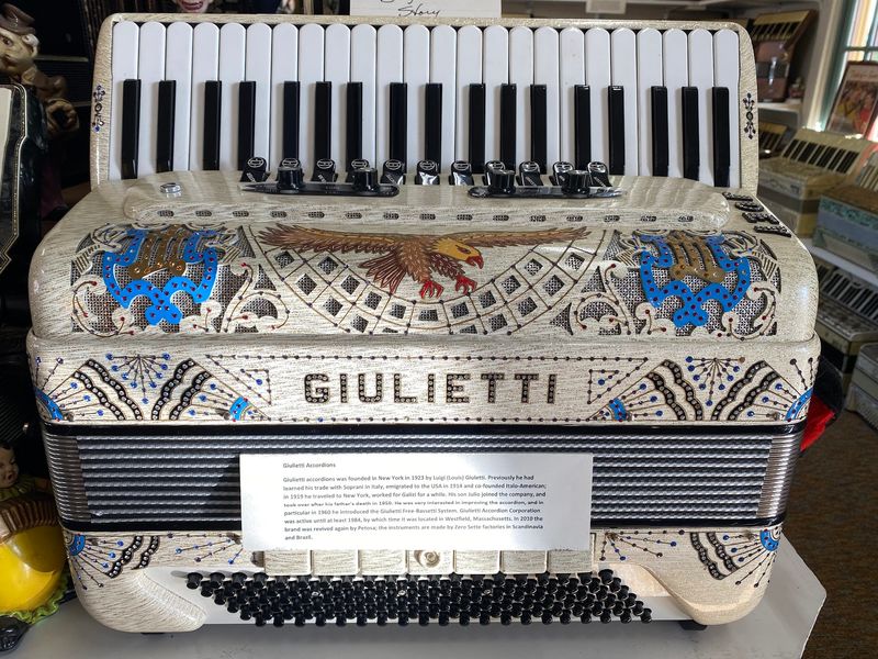 Most People Have No Idea This Charming Accordion Museum Exists In Connecticut - Decor Hint The Craftsmanship Behind Each Accordion