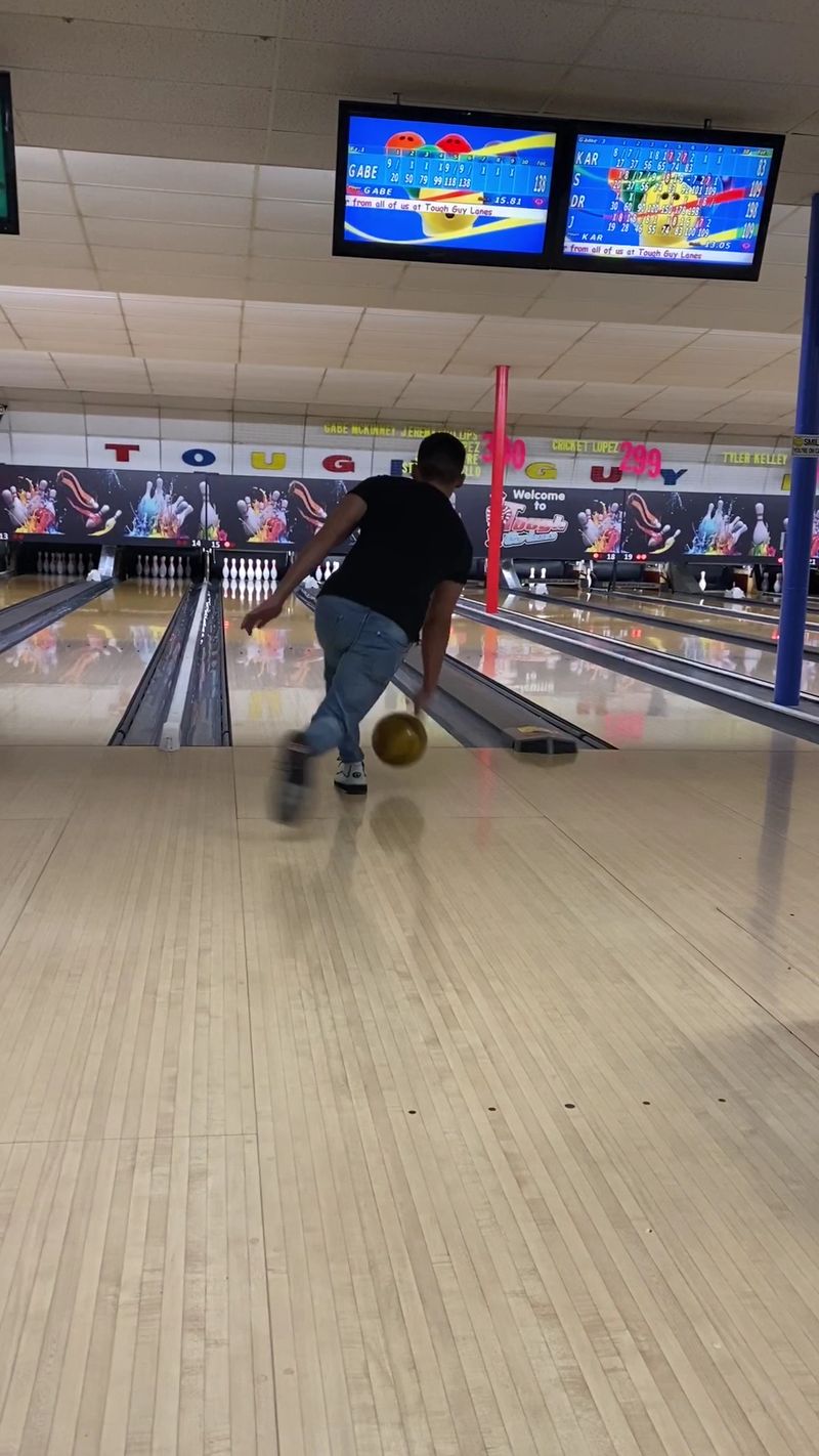 Tough Guy Bowling Lanes, Pocatello