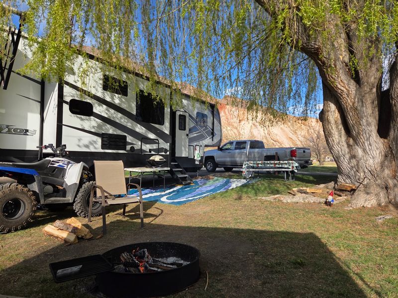 Deep In Idaho's Wilderness, One Hot Spring Still Feels Like A Secret - Decor Hint Camping Beside The Salmon