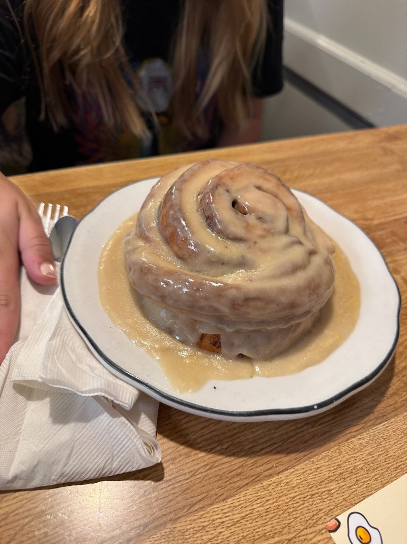 This Old-Fashioned Nebraska Spot Serves Meatloaf Worth Making A Detour For - Decor Hint Cinnamon Rolls Bigger Than Expected