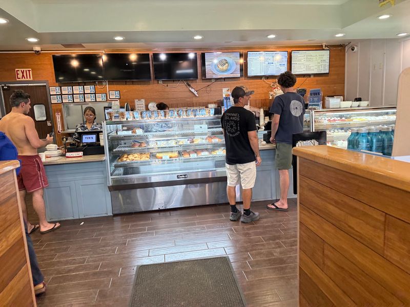 This Tiny Bakery In Hawaii Is Famous For Its World-Known Cream Pies - Decor Hint Why Ted's Bakery Keeps Drawing Crowds