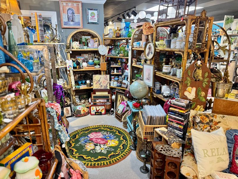 This Florida Market Is Packed With Handmade Treasures You Won't See Elsewhere - Decor Hint Eighteen Thousand Square Feet Inside