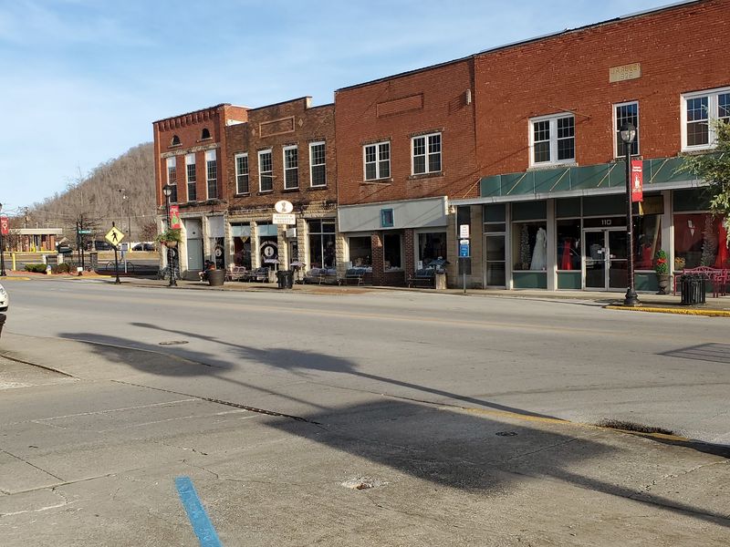 This Small Kentucky Town Saved A NASA Moon Mission And Almost Nobody Knows It - Decor Hint Why This Story Deserves Way More Attention