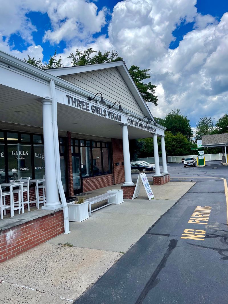 Three Girls Eatery, Guilford