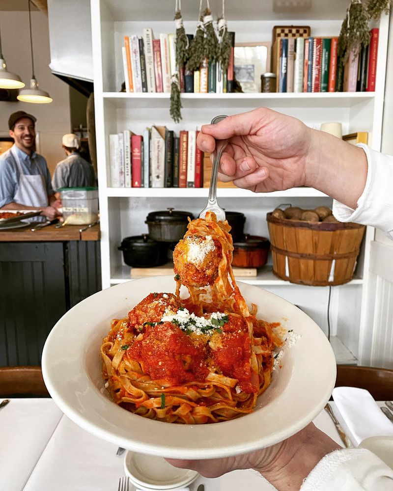 12 Old-World-Style Italian Restaurants In Washington That Are A Must-Visit For Pasta Lovers - Decor Hint Cafe Lago, Seattle