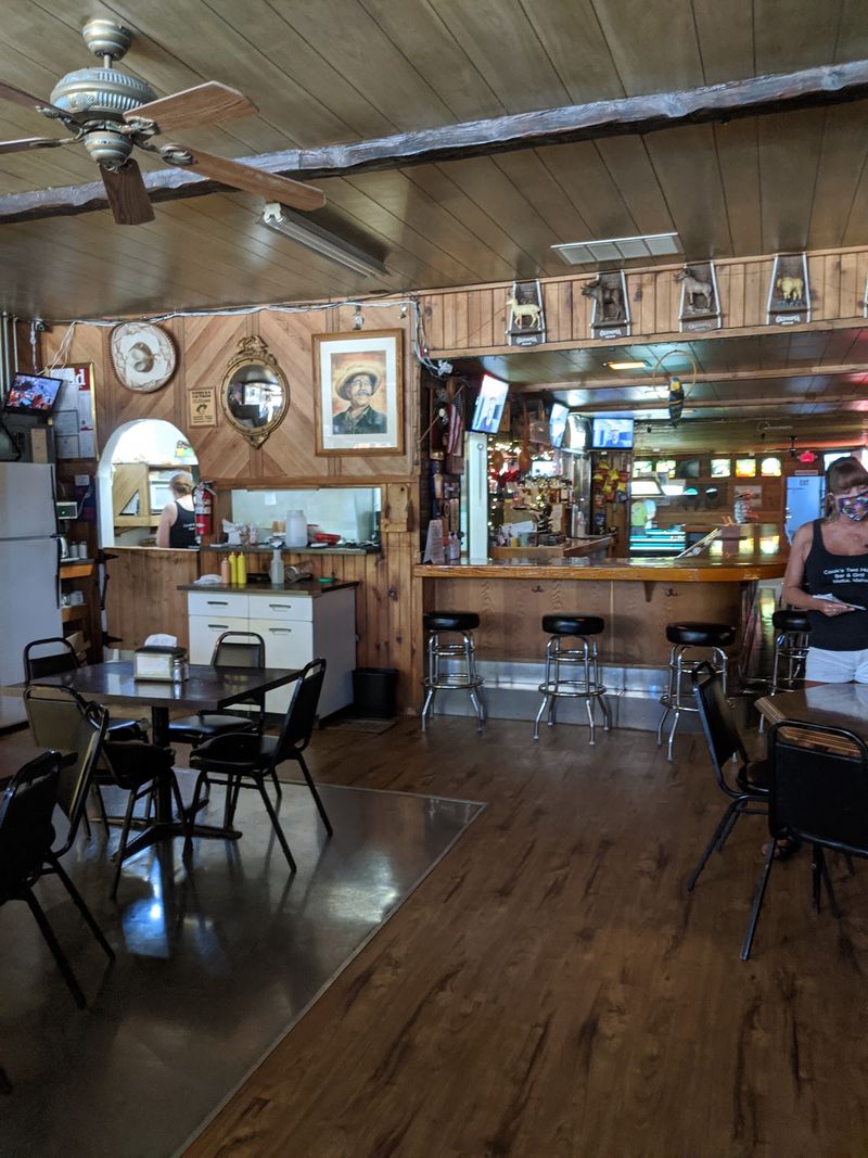 9 Idaho Restaurants Hollywood Celebrities Can't Get Enough Of - Decor Hint Cook's Two Hole Bar & Grill, Melba
