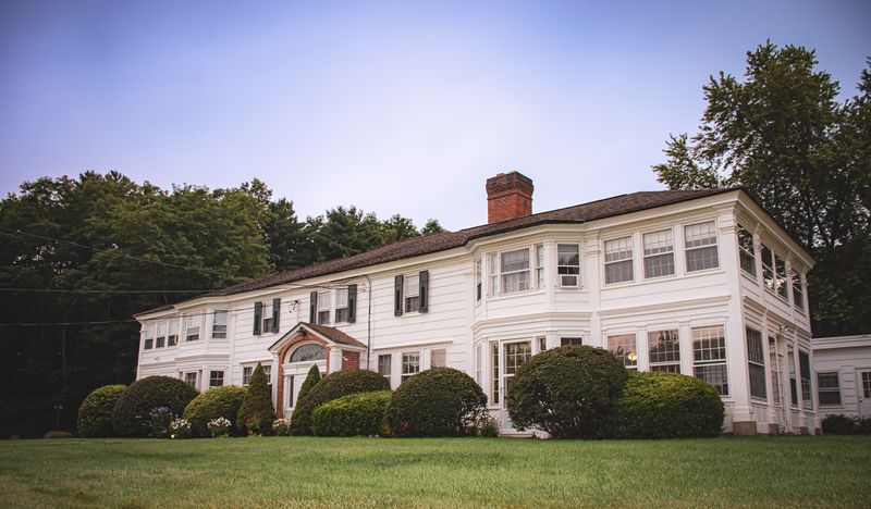 12 Connecticut Escapes That Feel Far More Expensive Than They Are - Decor Hint Blackberry River Inn, Norfolk