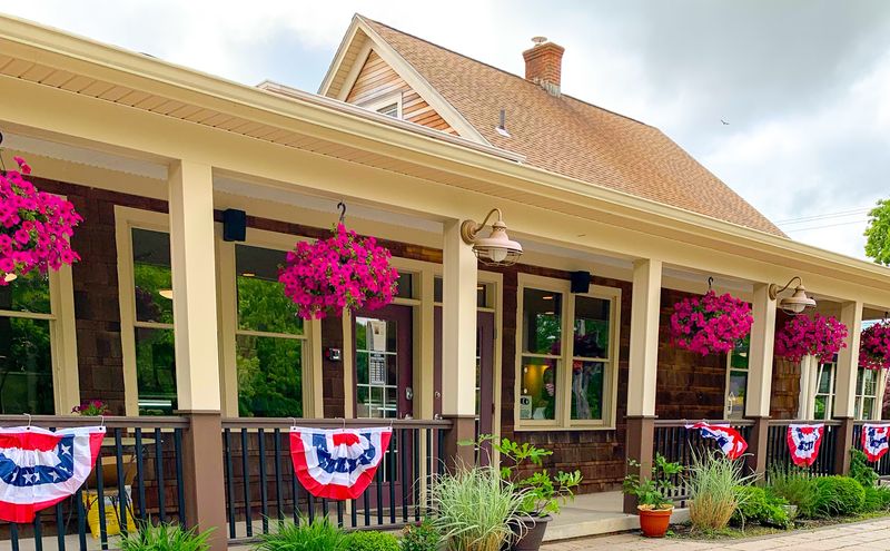 This Connecticut Market Is Known For Homemade Sandwiches That Keep People Coming Back - Decor Hint Right Along Route 66 In East Hampton