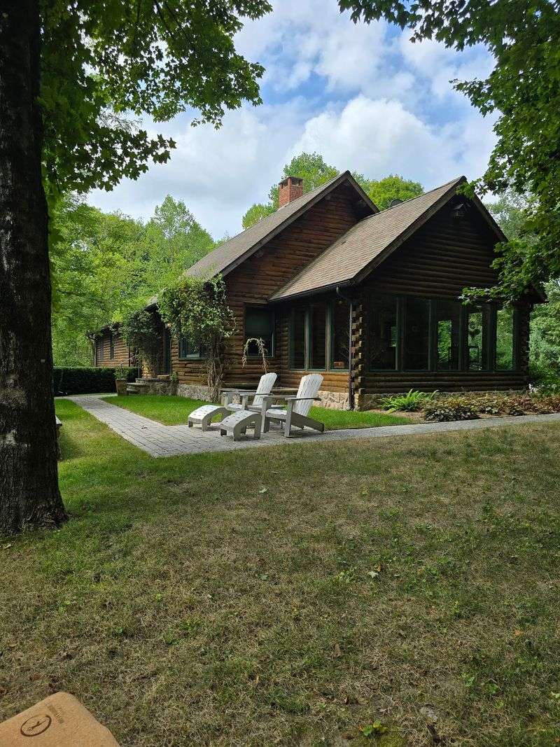 12 Connecticut Escapes That Feel Far More Expensive Than They Are - Decor Hint Chatfield Hollow Inn, Killingworth