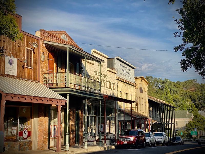 These 12 Central California Mountain Towns Feel Like A Secret Worth Finding - Decor Hint Angels Camp, California