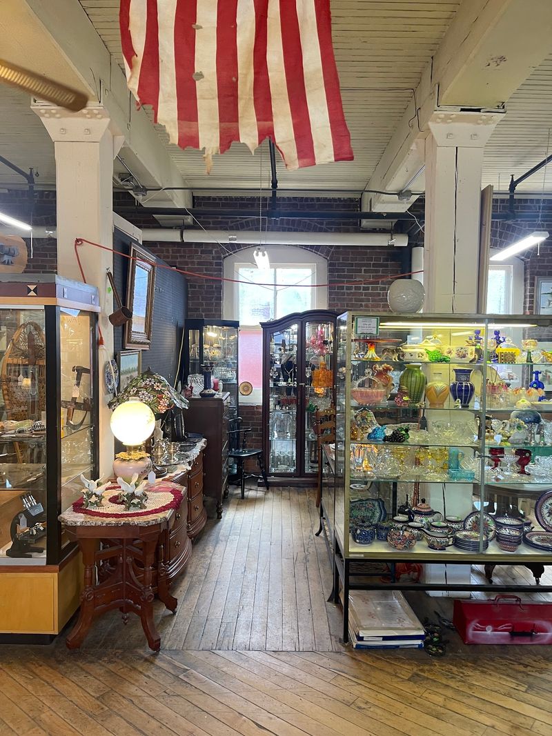 Antiques On The Farmington, Canton