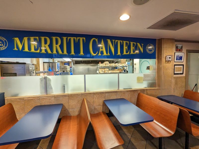 A No-Frills Setting Built For Quick Bites