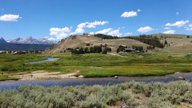This Tiny Idaho Mountain Town Barely Reaches 80 Degrees Even In The Middle Of Summer - Decor Hint Use The Mild Weather For Hiking Biking And Long Scenic Drives