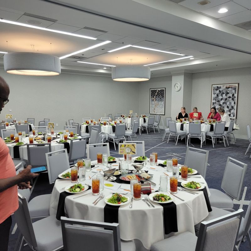 This North Carolina Dinner Show Turns Dinner Into A 2.5-Hour Investigation Mystery - Decor Hint Enjoy A Full Meal While The Investigation Keeps Changing Direction