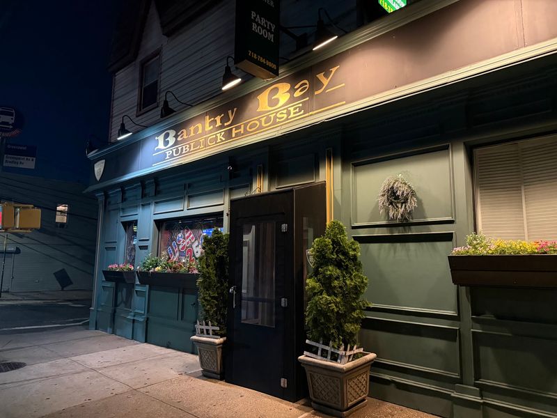 Bantry Bay Publick House, Long Island City