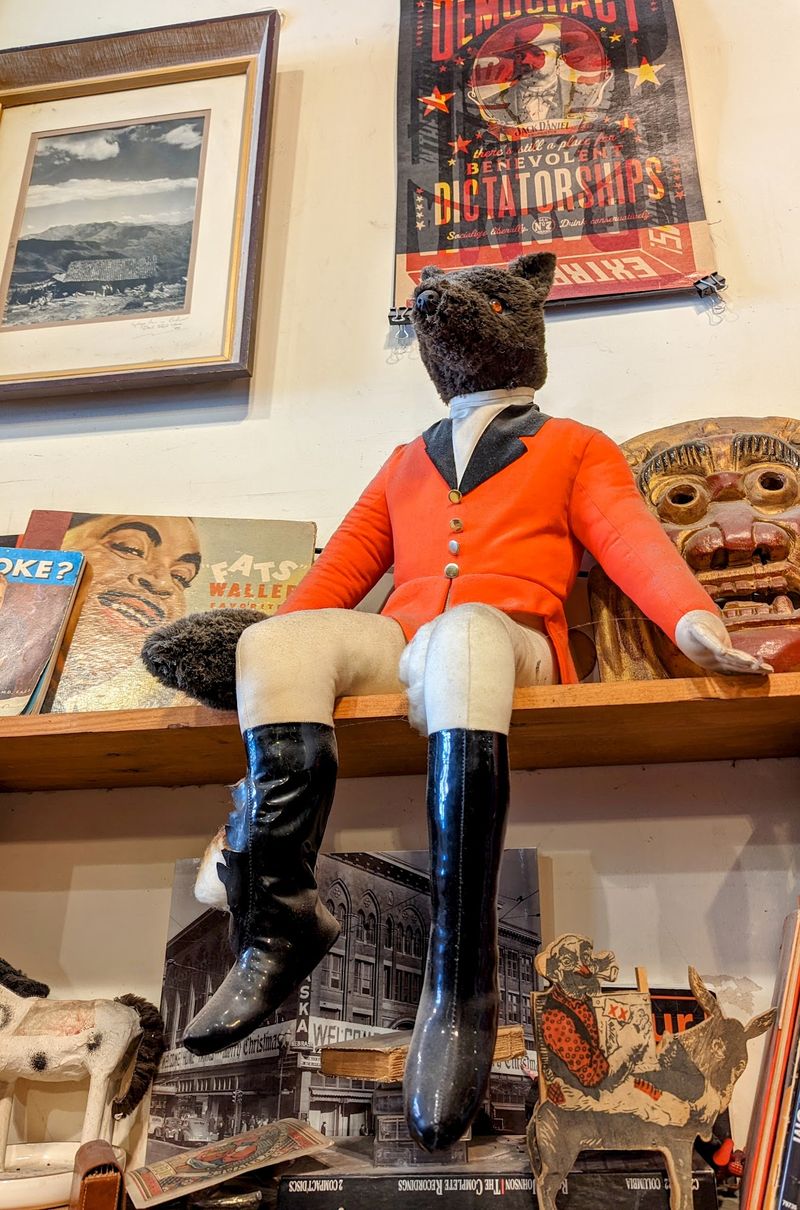 This Huge Historic Bookstore In Nebraska Is A Dreamy Spot For Book Lovers - Decor Hint Antiques Between The Aisles
