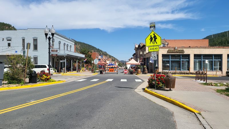 10 Scenic Mountain Towns In Colorado That Are Perfect For Wallet-Friendly Escapes - Decor Hint Idaho Springs