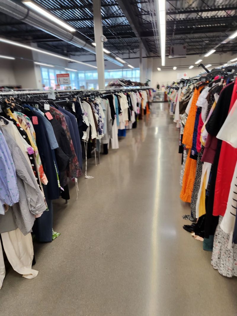 Donate Your Clutter To These 10 Kentucky Places Where It Becomes Somebody Else's Fresh Start - Decor Hint The Salvation Army Thrift Store, Lexington
