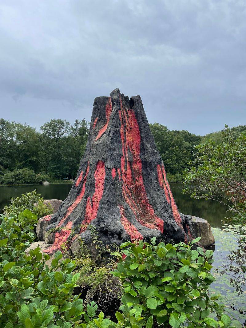 The Enchanting Connecticut Dinosaur Attraction That Feels Straight Out Of Jurassic Park - Decor Hint A Prehistoric Feel From The Very Start