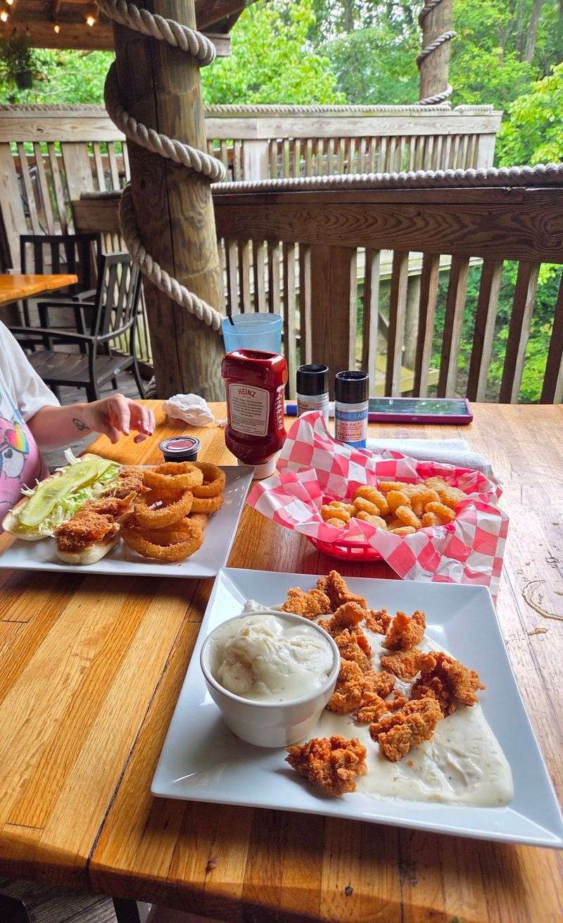 The Atmosphere Alone Makes These 10 Kentucky Restaurants Worth The Drive - Decor Hint Hall's On The River