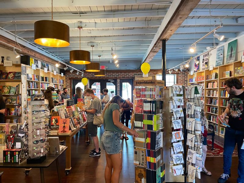 This Florida Bookstore Makes Its Atmosphere Just As Unforgettable As The Books - Decor Hint Small Details That Make Browsing Feel Good