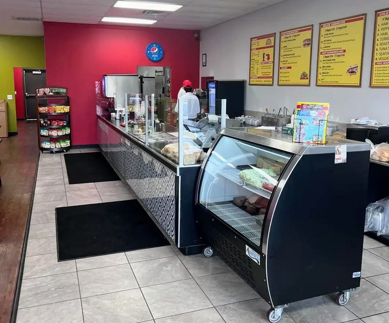 This Nebraska Sandwich Shop Makes Summer Picnic Plans Almost Too Easy - Decor Hint Weekend Hours Make Saturday And Sunday Picnic Runs Possible