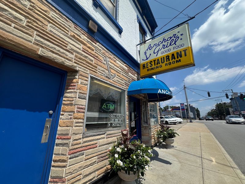 12 Kentucky Restaurants Serving Portions So Big You'll Need A To-Go Box - Decor Hint Anchor Grill