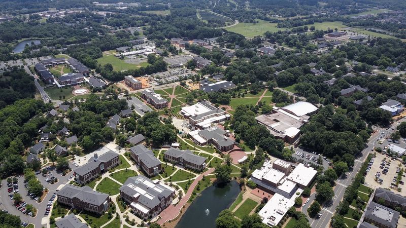 Find Out How Professors Stay Closely Involved With Students