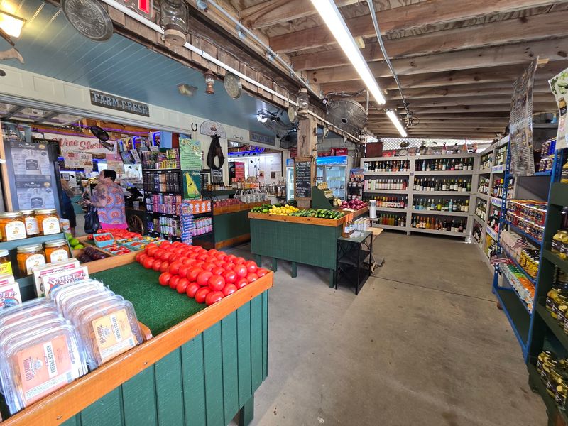 This North Carolina Farm Market Is Packed With Homemade Fudge, Fresh-Baked Treats, And Coastal Specialties - Decor Hint Build A Picnic With Local Snacks Before Heading Back Toward The Water