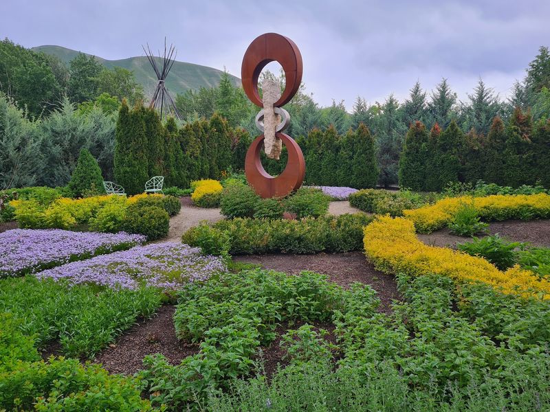 This Hidden 5-Acre Idaho Garden Has 5 Different Biomes And Seniors Visit Completely Free - Decor Hint Take Your Time Around The Art Installations And Reflective Garden Spaces