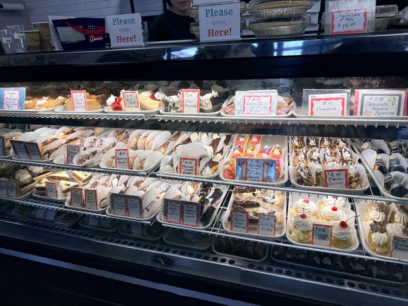 Libby's Italian Pastry Shop, New Haven