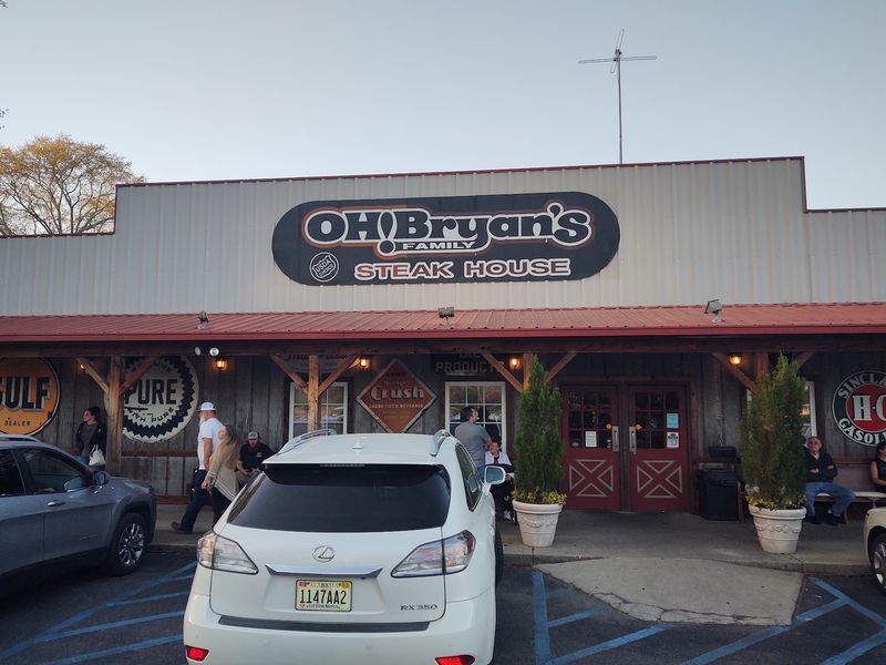 This Classic Alabama Steakhouse Is Still Known For A Salad Bar Locals Love - Decor Hint How To Find It And Make The Most Of Your Visit