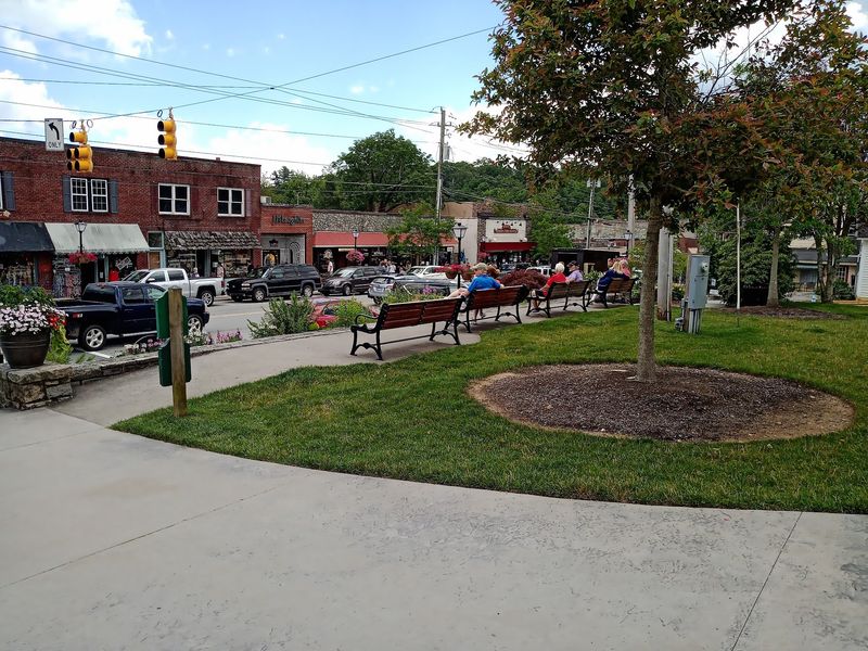 This Tiny North Carolina Mountain Town Was Just Voted The Best In The State - Decor Hint Stay For Dinner And See Why The Small Downtown Punches Above Its Size