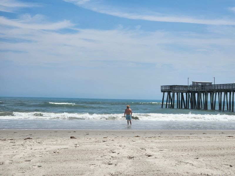 14 Southern California Beach Towns Where Sunshine And Coastal Charm Steal The Show - Decor Hint Avalon