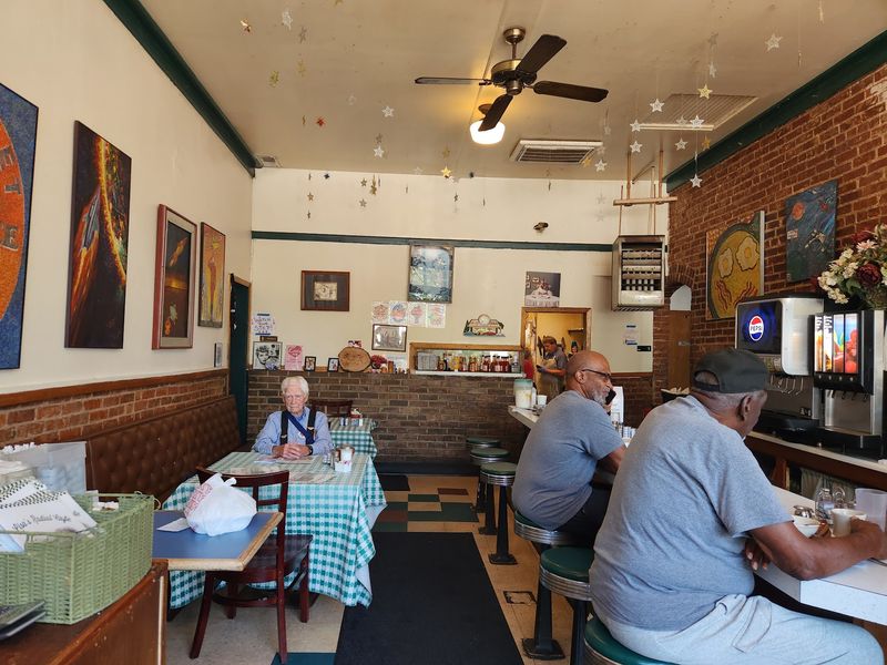 10 Omaha-Area Nebraska Restaurants Where The Portions Practically Demand A To-Go Box - Decor Hint Lisa's Radial Cafe, Omaha