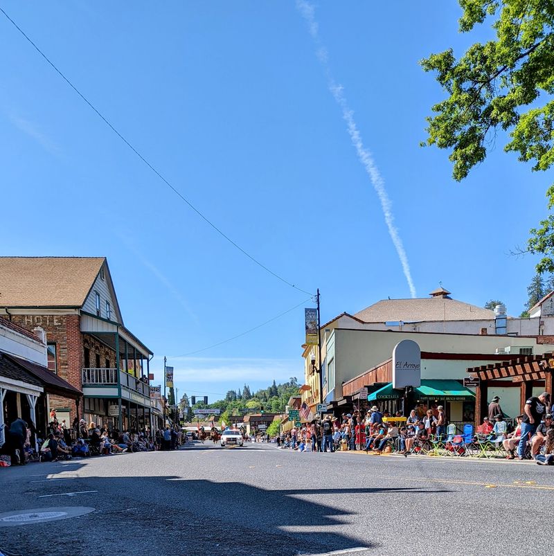 These 12 Central California Mountain Towns Feel Like A Secret Worth Finding - Decor Hint Sonora, California