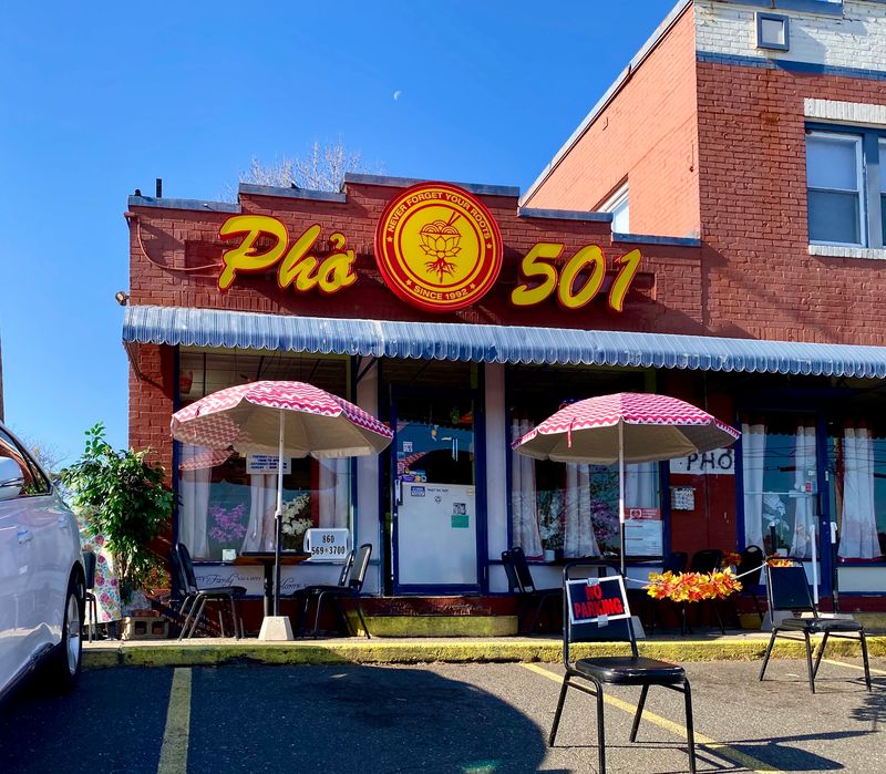 11 Tiny Connecticut Restaurants That Locals Don't Want To Share With Tourists - Decor Hint PHO 501, East Hartford