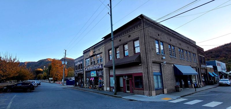 Hot Springs, Madison County