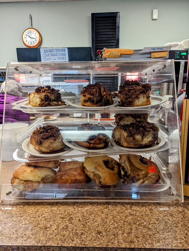 This Old-Fashioned Nebraska Spot Serves Meatloaf Worth Making A Detour For - Decor Hint A Pie Case Worth Staring At