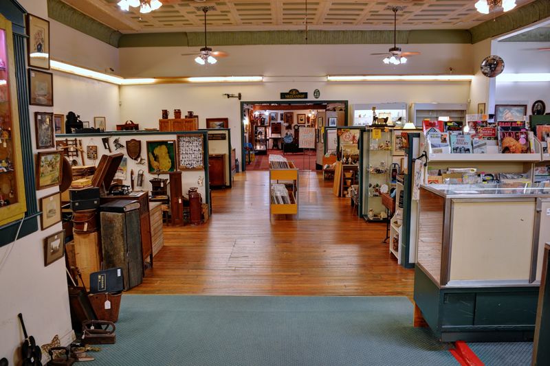 Twenty-Two Thousand Square Feet Of Vintage Finds
