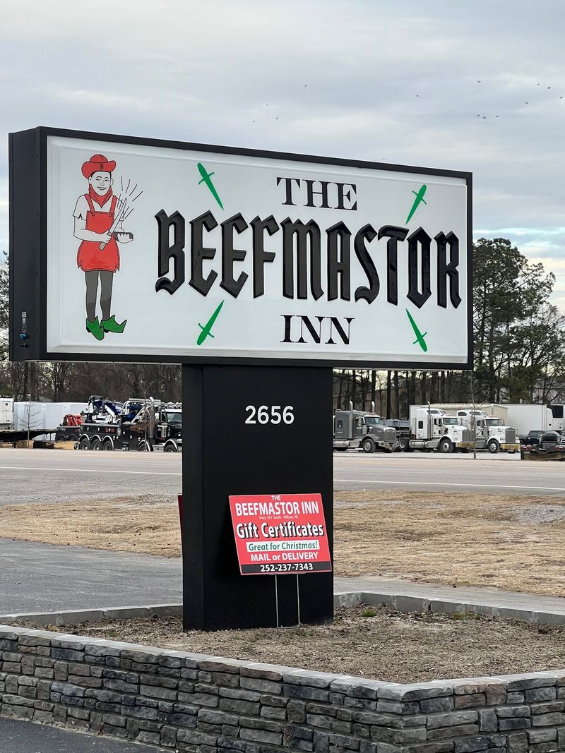 14 Unusual North Carolina Eateries Worth Visiting This August - Decor Hint The Beefmastor Inn - A Steak Lover's Sanctuary