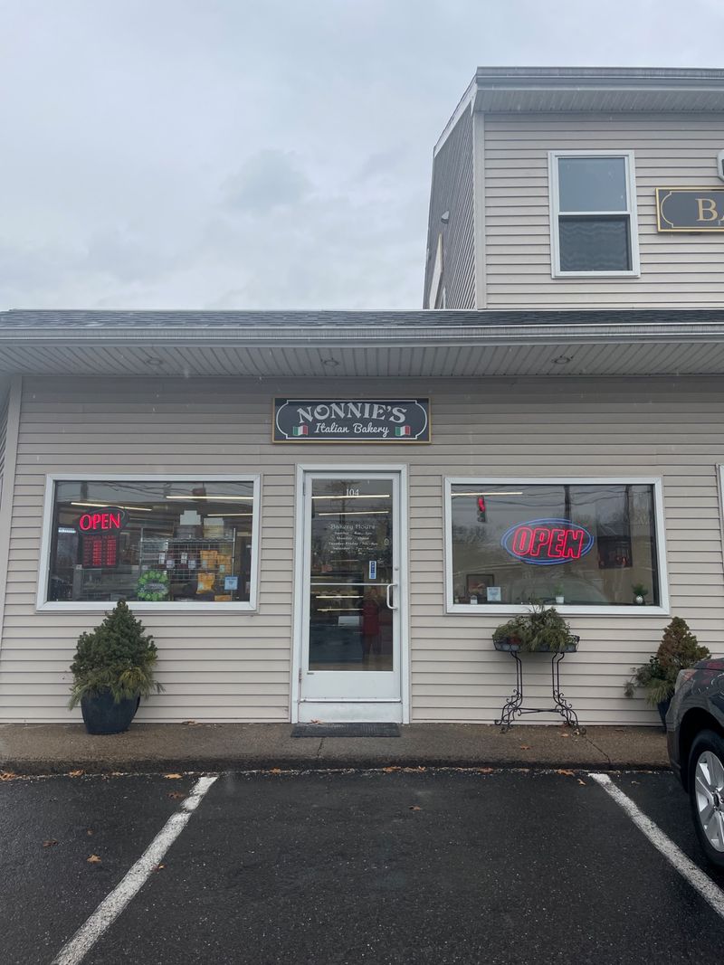 Nonnie's Italian Bakery, Plainville 