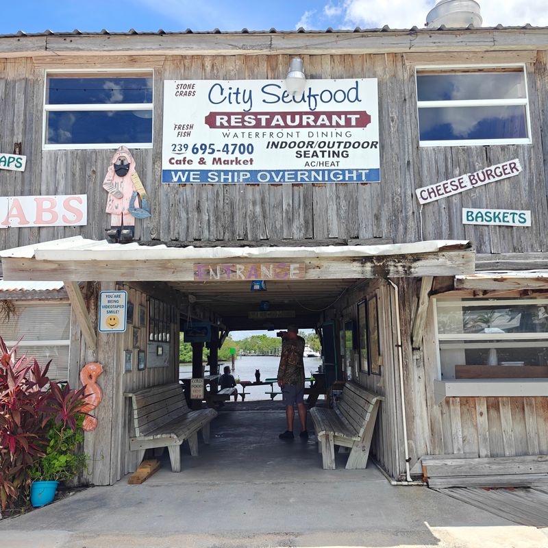 10 Off-The-Grid Florida Restaurants Locals Keep Recommending To Everyone Who Will Listen - Decor Hint City Seafood, Everglades City