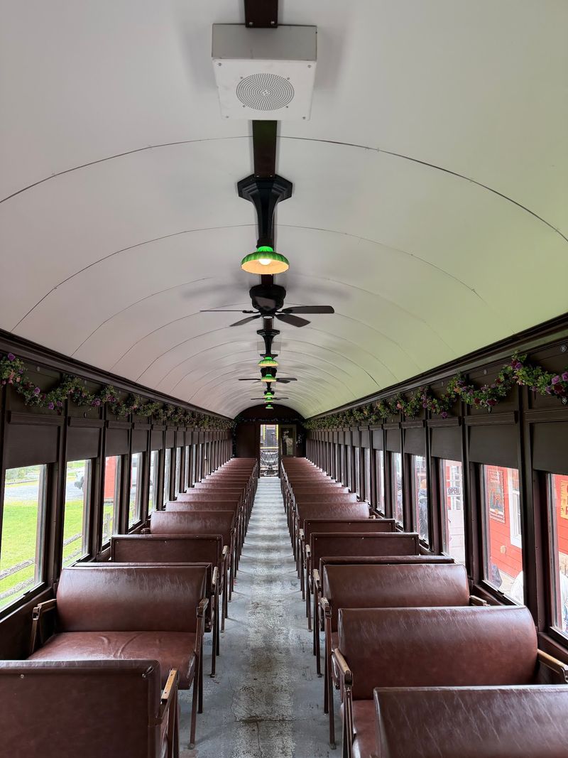 Take An Unforgettable Open-Air Train Ride Through Washington - Decor Hint Choosing Your Best Season