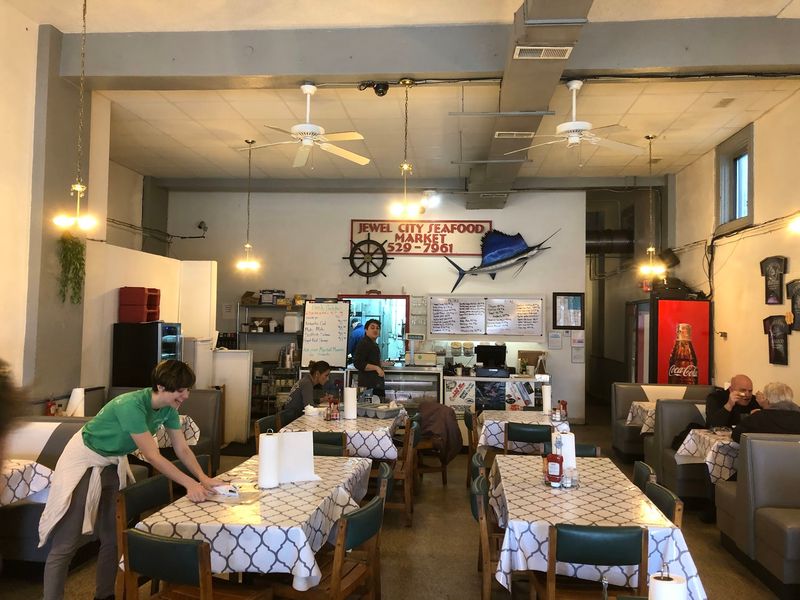 Jewel City Seafood Restaurant & Market, Huntington